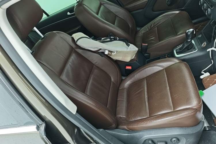 Used Volkswagen Tiguan 2016 300TSI Automatic All-Wheel Drive Luxury Edition Right Front Seat