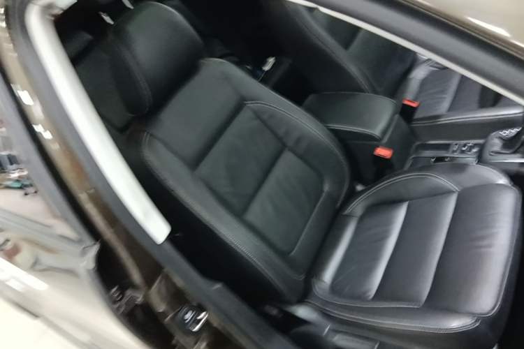 Used Volkswagen Tiguan 2016 280TSI Automatic Two-Wheel Drive Silk Road Comfort Edition Right Front Seat
