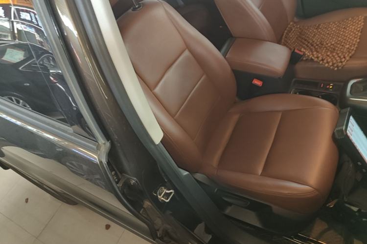 Used Volkswagen Tiguan 2016 280TSI Automatic Two-Wheel-Drive Silk Road Style Edition Right Front Seat