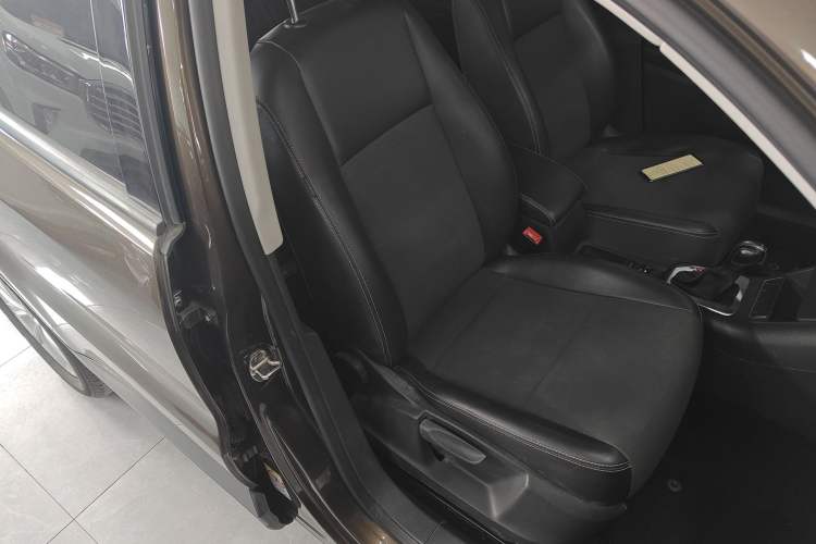 Used Volkswagen Tiguan 2016 280TSI Automatic Two-Wheel-Drive Silk Road Style Edition Right Front Seat
