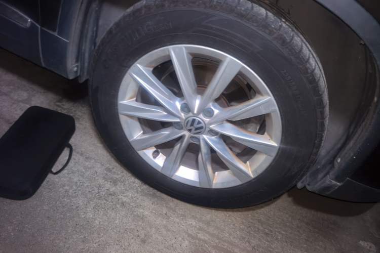 Used Volkswagen Tiguan 2016 300TSI Automatic All-Wheel Drive Fashion Vision Edition Right Front Wheel Hub