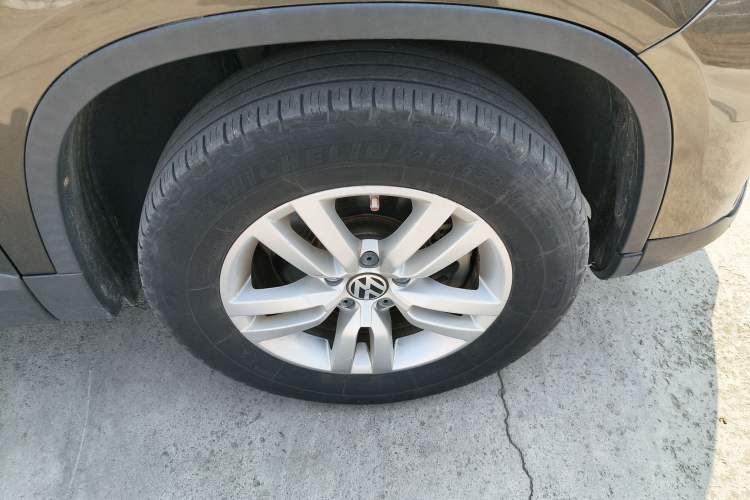 Used Volkswagen Tiguan 2016 300TSI Automatic Two-Wheel Drive Trend Edition Right Front Wheel Hub