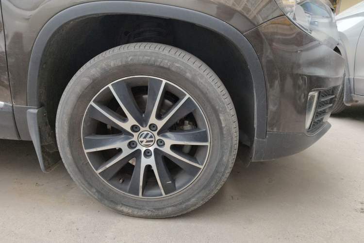 Used Volkswagen Tiguan 2016 300TSI Automatic All-Wheel Drive Luxury Edition Right Front Wheel Hub
