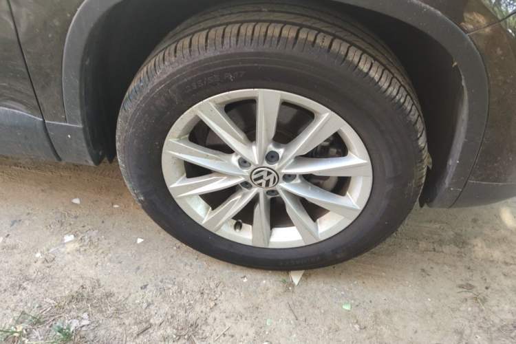 Used Volkswagen Tiguan 2016 280TSI Automatic Two-Wheel-Drive Silk Road Style Edition Right Front Wheel Hub