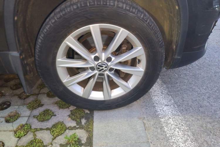 Used Volkswagen Tiguan 2016 300TSI Automatic Two-Wheel Drive Comfort Edition Right Front Wheel Hub