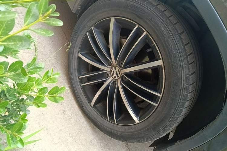 Used Volkswagen Tiguan 2016 330TSI Automatic All-Wheel-Drive Flagship Edition Right Front Wheel Hub