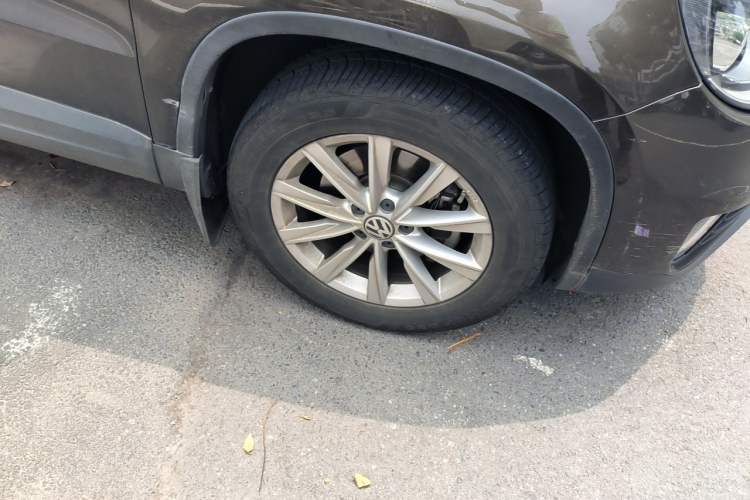 Used Volkswagen Tiguan 2016 280TSI Automatic Two-Wheel Drive Silk Road Comfort Edition Right Front Wheel Hub