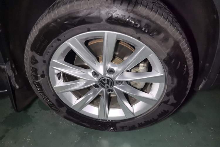 Used Volkswagen Tiguan 2016 300TSI Automatic All-Wheel Drive Fashion Vision Edition Right Front Wheel Hub