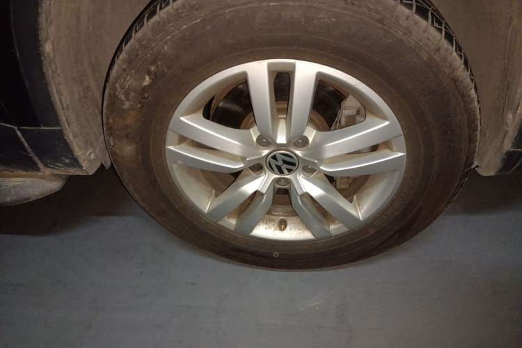 Used Volkswagen Tiguan 2016 300TSI Automatic Two-Wheel Drive Trend Edition Right Front Wheel Hub