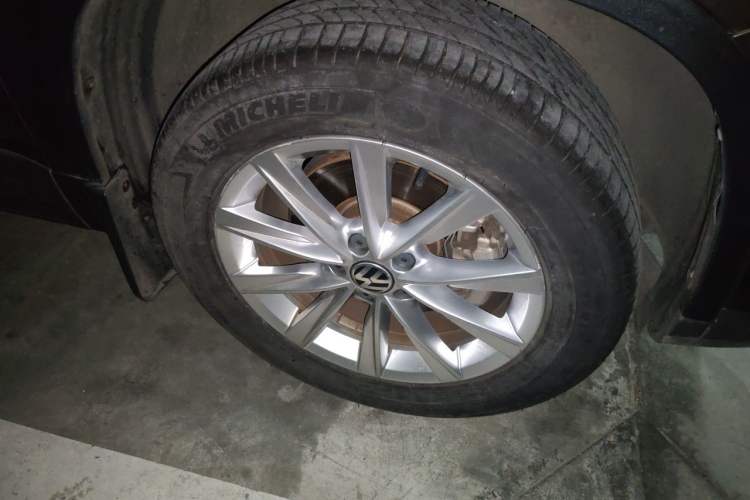 Used Volkswagen Tiguan 2016 280TSI Automatic Two-Wheel-Drive Silk Road Style Edition Right Front Wheel Hub