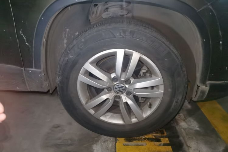 Used Volkswagen Tiguan 2016 300TSI Automatic Two-Wheel Drive Trend Edition Right Front Wheel Hub