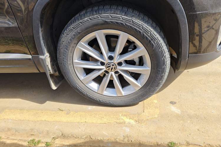 Used Volkswagen Tiguan 2016 280TSI Automatic Two-Wheel Drive Silk Road Comfort Edition Right Front Wheel Hub