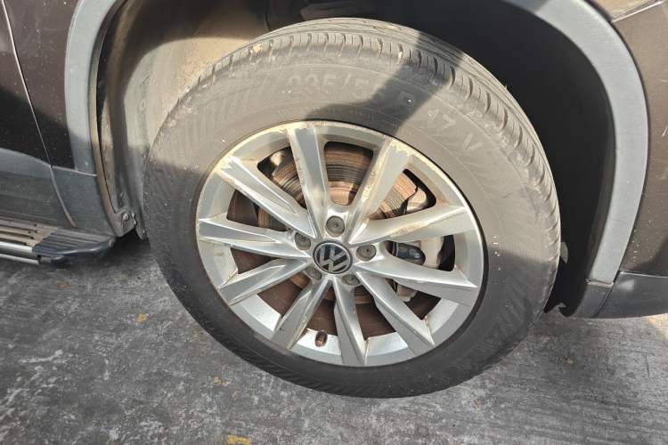 Used Volkswagen Tiguan 2016 300TSI Automatic All-Wheel Drive Fashion Vision Edition Right Front Wheel Hub