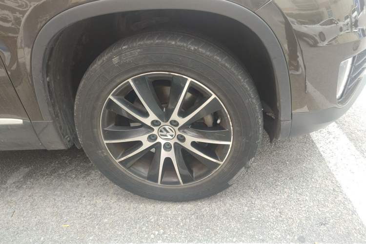 Used Volkswagen Tiguan 2016 300TSI Automatic All-Wheel Drive Luxury Edition Right Front Wheel Hub
