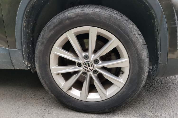 Used Volkswagen Tiguan 2016 280TSI Automatic Two-Wheel-Drive Silk Road Style Edition Right Front Wheel Hub