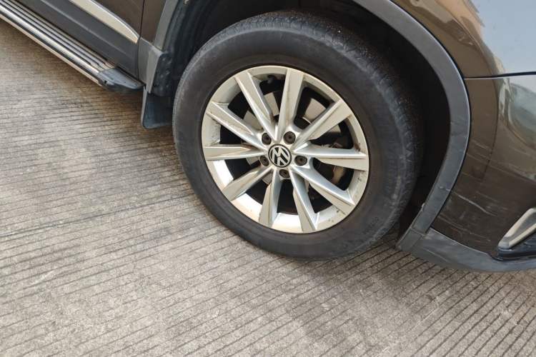 Used Volkswagen Tiguan 2016 280TSI Automatic Two-Wheel-Drive Silk Road Style Edition Right Front Wheel Hub