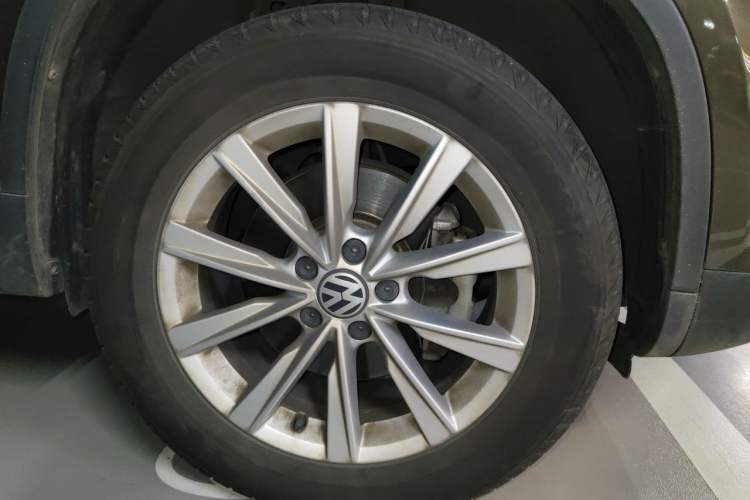 Used Volkswagen Tiguan 2016 280TSI Automatic Two-Wheel-Drive Silk Road Style Edition Right Front Wheel Hub