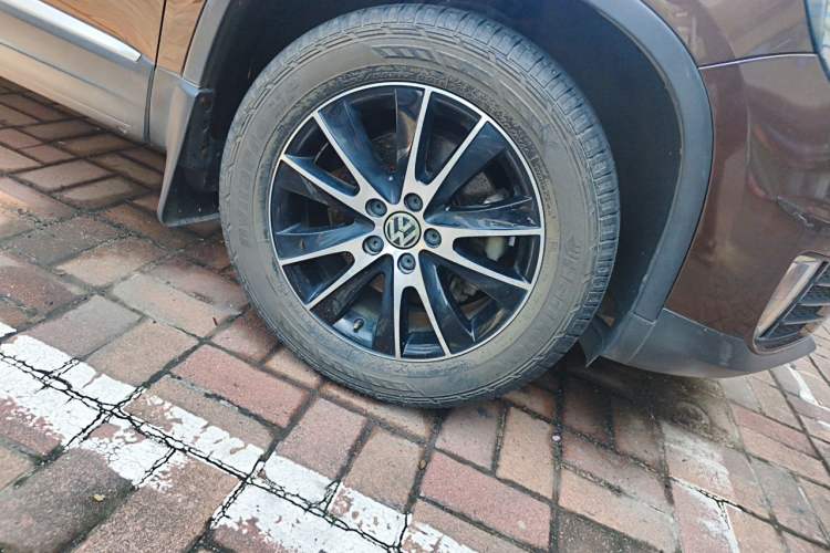 Used Volkswagen Tiguan 2016 300TSI Automatic All-Wheel Drive Luxury Edition Right Front Wheel Hub