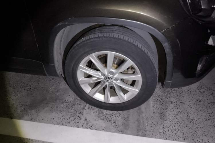 Used Volkswagen Tiguan 2016 280TSI Automatic Two-Wheel Drive Silk Road Comfort Edition Right Front Wheel Hub