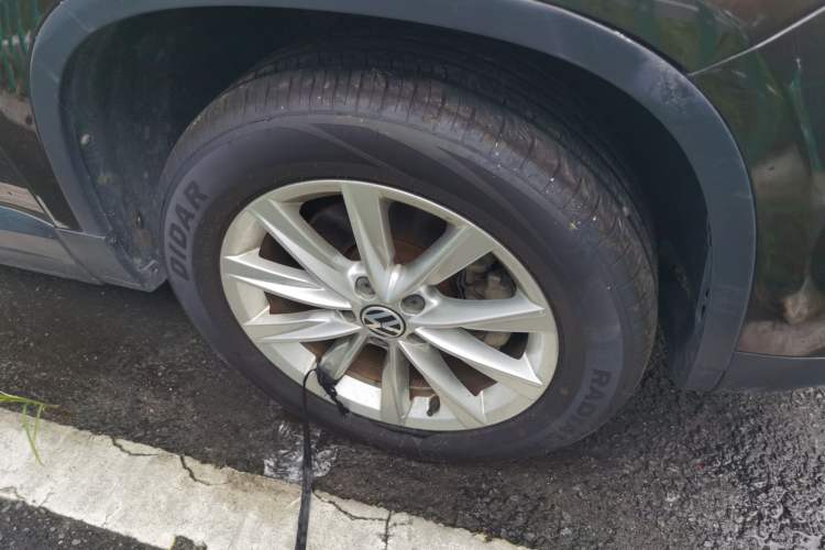 Used Volkswagen Tiguan 2016 280TSI Automatic Two-Wheel-Drive Silk Road Style Edition Right Front Wheel Hub