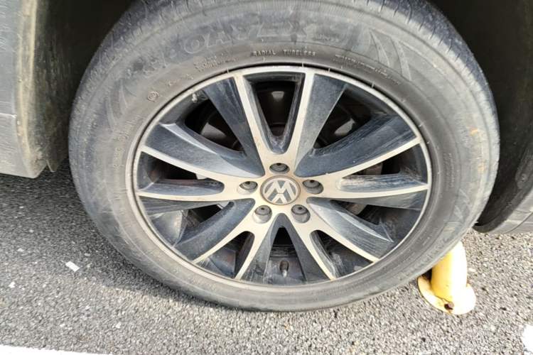 Used Volkswagen Tiguan 2016 300TSI Automatic All-Wheel Drive Luxury Edition Right Front Wheel Hub