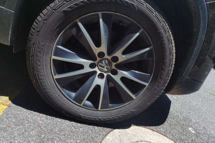 Used Volkswagen Tiguan 2016 300TSI Automatic All-Wheel Drive Luxury Edition Right Front Wheel Hub