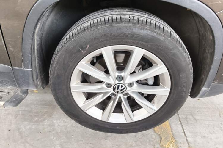 Used Volkswagen Tiguan 2016 300TSI Automatic All-Wheel Drive Fashion Vision Edition Right Front Wheel Hub