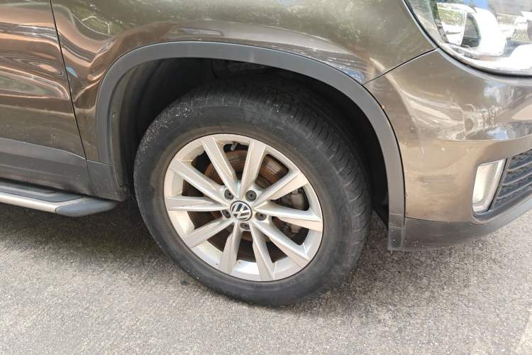Used Volkswagen Tiguan 2016 280TSI Automatic Two-Wheel Drive Silk Road Comfort Edition Right Front Wheel Hub
