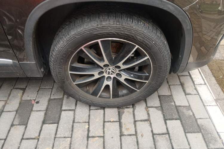 Used Volkswagen Tiguan 2016 300TSI Automatic All-Wheel Drive Luxury Edition Right Front Wheel Hub
