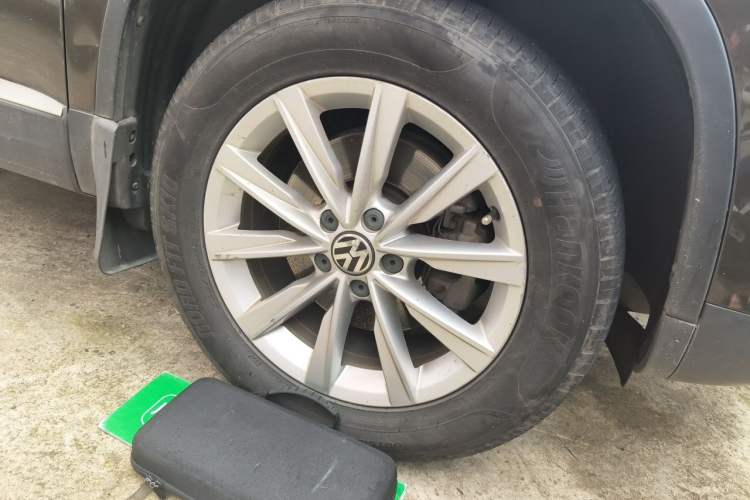 Used Volkswagen Tiguan 2016 280TSI Automatic Two-Wheel-Drive Silk Road Style Edition Right Front Wheel Hub