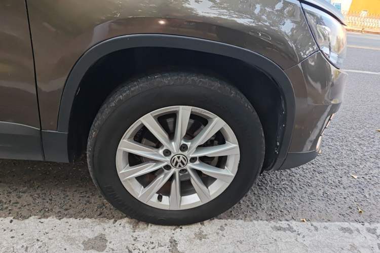 Used Volkswagen Tiguan 2016 280TSI Automatic Two-Wheel-Drive Silk Road Style Edition Right Front Wheel Hub