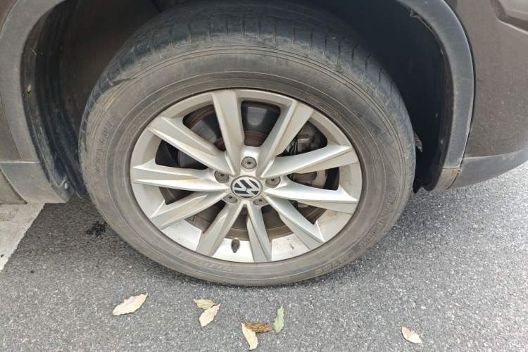 Used Volkswagen Tiguan 2016 280TSI Automatic Two-Wheel Drive Silk Road Comfort Edition Right Front Wheel Hub
