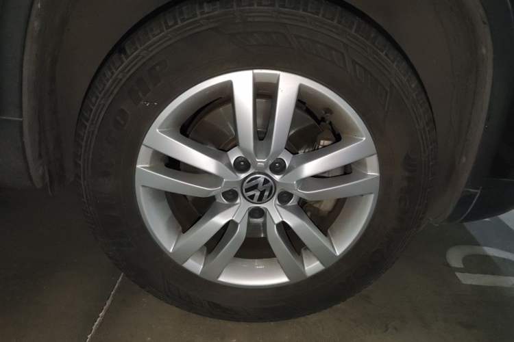 Used Volkswagen Tiguan 2016 300TSI Automatic Two-Wheel Drive Trend Edition Right Front Wheel Hub