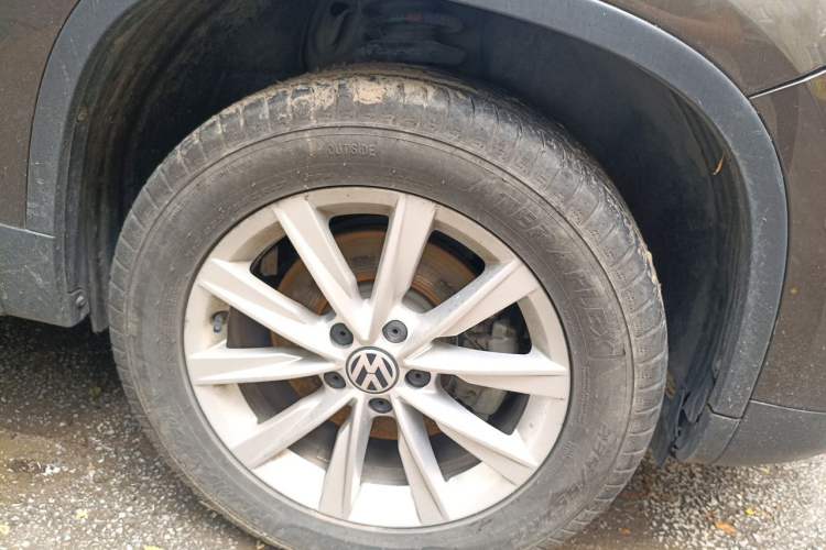 Used Volkswagen Tiguan 2016 280TSI Automatic Two-Wheel Drive Silk Road Comfort Edition Right Front Wheel Hub