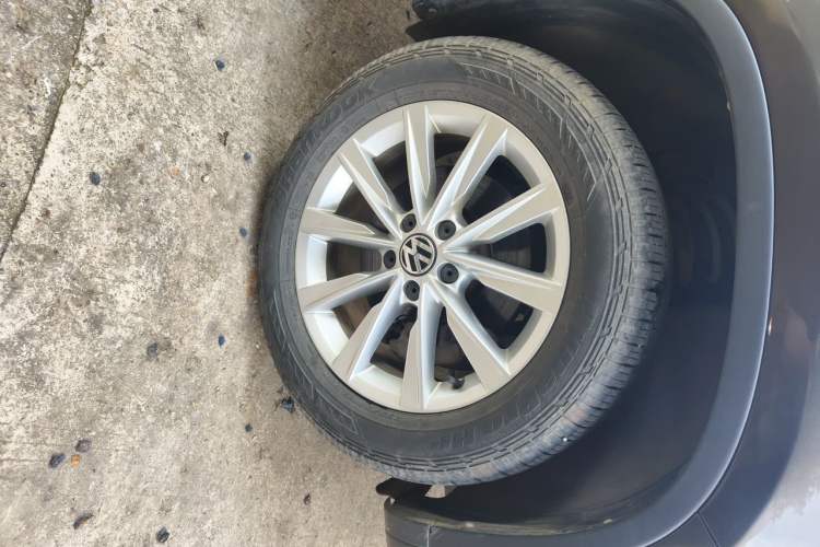 Used Volkswagen Tiguan 2016 280TSI Automatic Two-Wheel Drive Silk Road Comfort Edition Right Front Wheel Hub