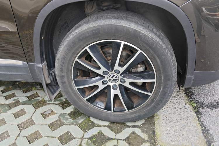 Used Volkswagen Tiguan 2016 300TSI Automatic All-Wheel Drive Luxury Edition Right Front Wheel Hub