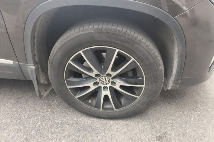 Used Volkswagen Tiguan 2016 300TSI Automatic All-Wheel Drive Luxury Edition Right Front Wheel Hub