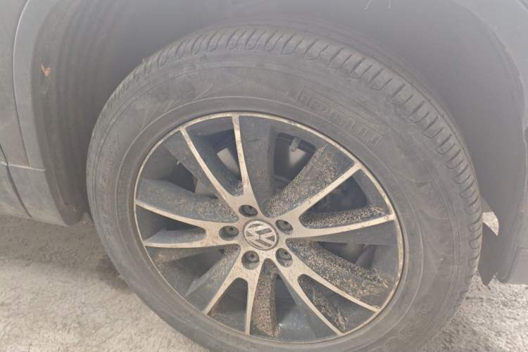Used Volkswagen Tiguan 2016 330TSI Automatic All-Wheel Drive Luxury Edition Right Front Wheel Hub