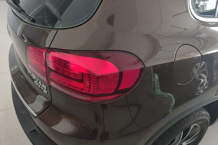Used Volkswagen Tiguan 2016 300TSI Automatic All-Wheel Drive Luxury Edition Right Rear Taillight