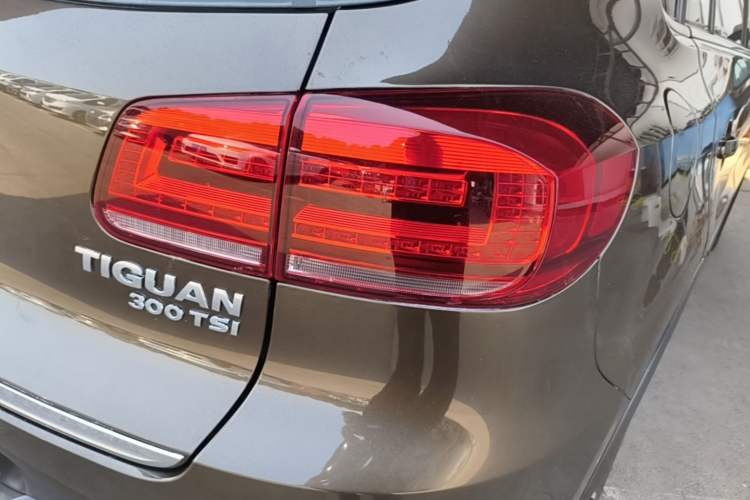 Used Volkswagen Tiguan 2016 300TSI Automatic Two-Wheel Drive Luxury Edition Right Rear Taillight