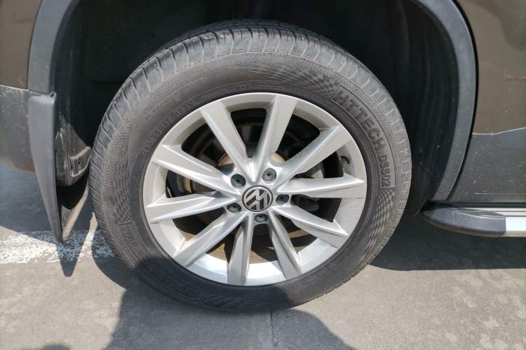 Used Volkswagen Tiguan 2016 280TSI Automatic Two-Wheel-Drive Silk Road Style Edition Right Rear Wheel Hub