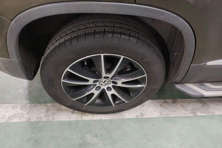Used Volkswagen Tiguan 2016 300TSI Automatic All-Wheel Drive Luxury Edition Right Rear Wheel Hub