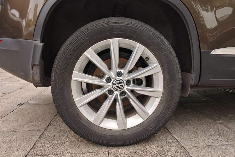 Used Volkswagen Tiguan 2016 280TSI Automatic Two-Wheel-Drive Silk Road Style Edition Right Rear Wheel Hub