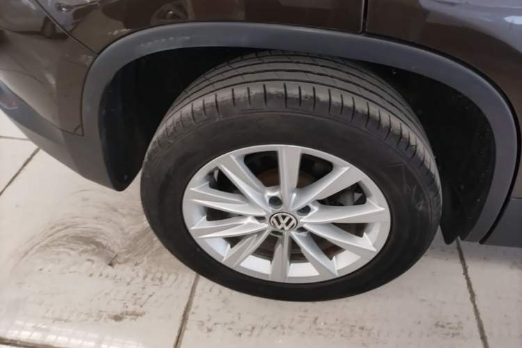 Used Volkswagen Tiguan 2016 280TSI Automatic Two-Wheel-Drive Silk Road Style Edition Right Rear Wheel Hub