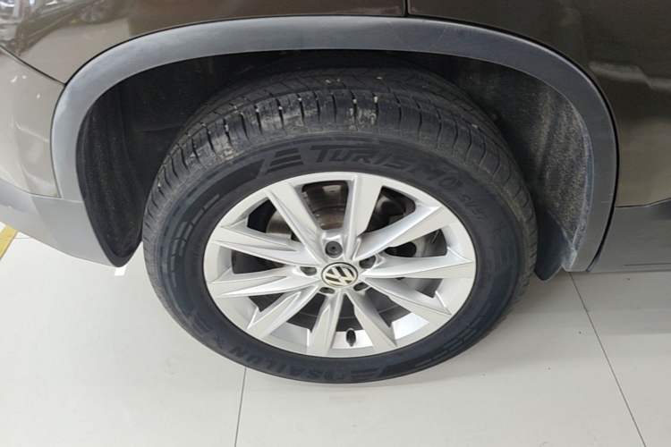 Used Volkswagen Tiguan 2016 280TSI Automatic Two-Wheel-Drive Silk Road Style Edition Right Rear Wheel Hub