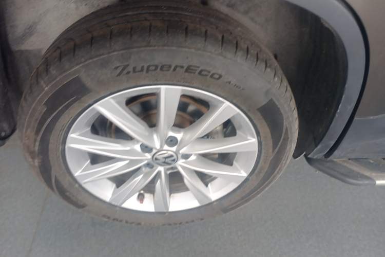 Used Volkswagen Tiguan 2016 280TSI Automatic Two-Wheel-Drive Silk Road Style Edition Right Rear Wheel Hub