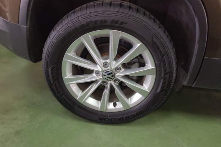 Used Volkswagen Tiguan 2016 280TSI Automatic Two-Wheel Drive Silk Road Comfort Edition Right Rear Wheel Hub