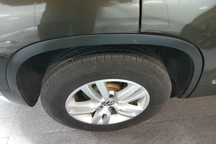 Used Volkswagen Tiguan 2016 300TSI Automatic Two-Wheel Drive Trend Edition Right Rear Wheel Hub