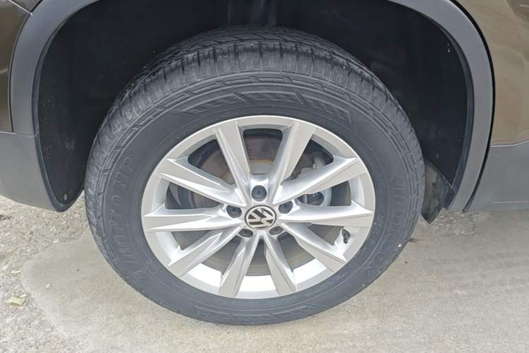 Used Volkswagen Tiguan 2016 280TSI Automatic Two-Wheel-Drive Silk Road Style Edition Right Rear Wheel Hub