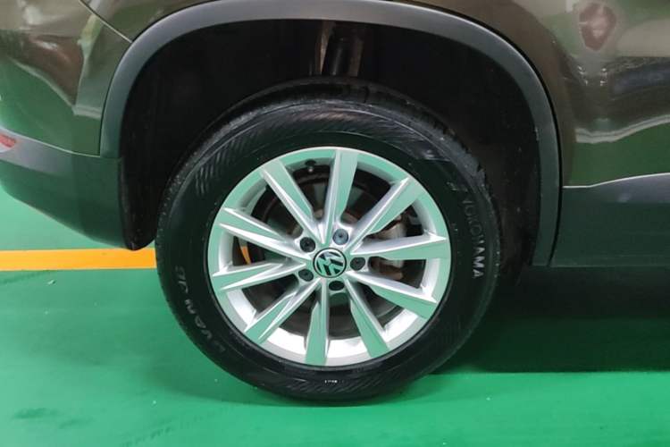 Used Volkswagen Tiguan 2016 280TSI Automatic Two-Wheel Drive Silk Road Comfort Edition Right Rear Wheel Hub